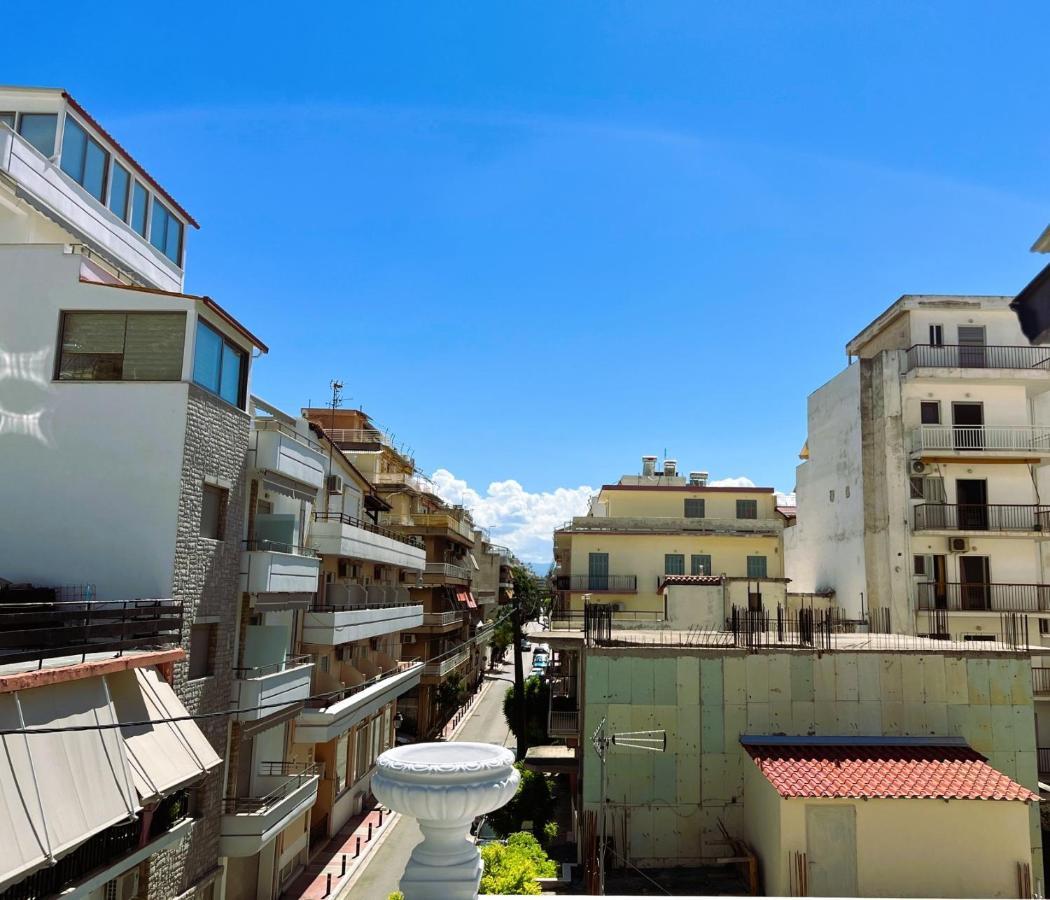 Kontis' Deluxe Furnished Apartment Loutraki  Luaran gambar
